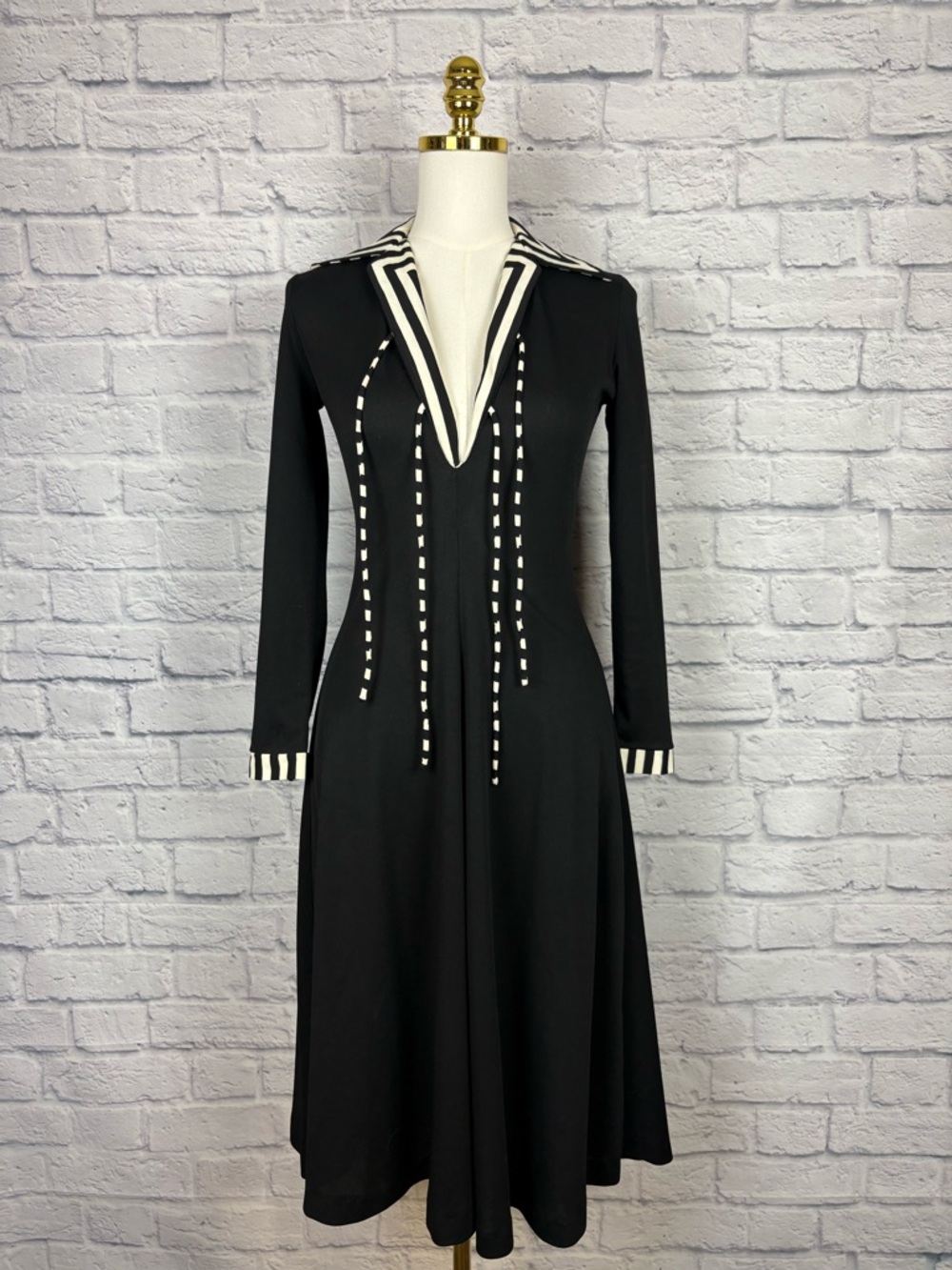 1970s Neiman Marcus Vintage Nautical Mod Dress - Exaggerated Collar Size S - Picture 3 of 10